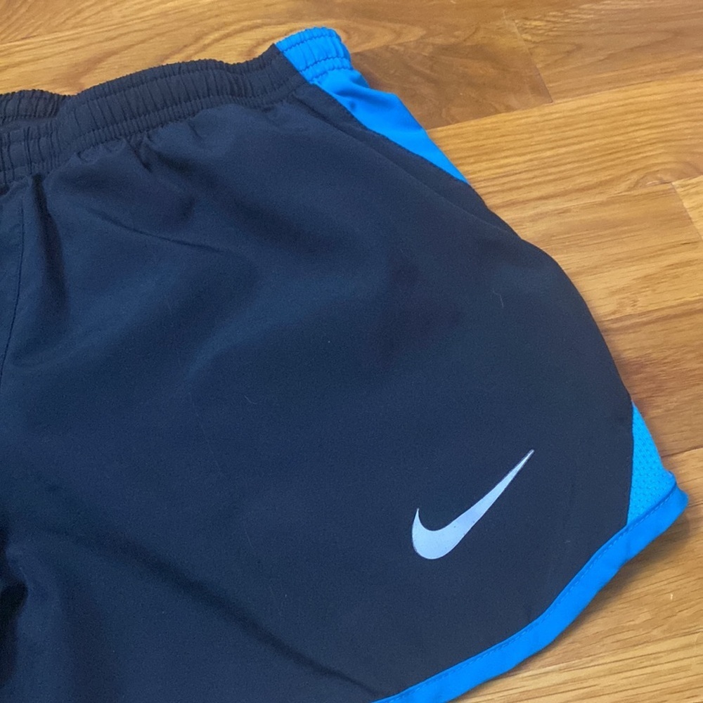 Nike Dri-Fit drawstring shorts w/built in underwear - Picture 4 of 10